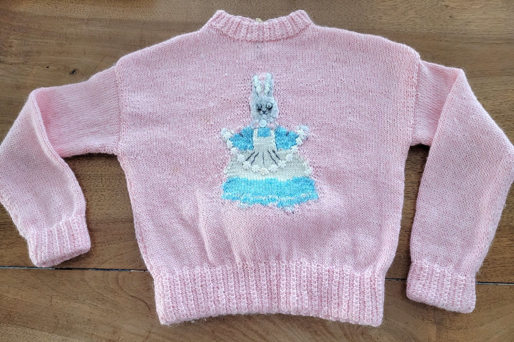 Maglioni & Felpe: Kinderpulli mit Hasenmotiv – Usato da Oberuzwil venduto da rtr_wp6m