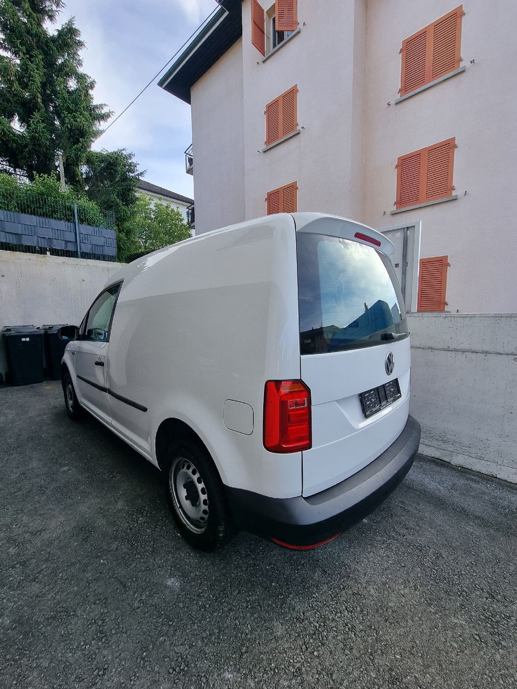 VW Veicoli commerciali: VW Caddy 1.0 TSI / 81'800km / 2020 – Usato da Courtepin venduto da Arliind 2