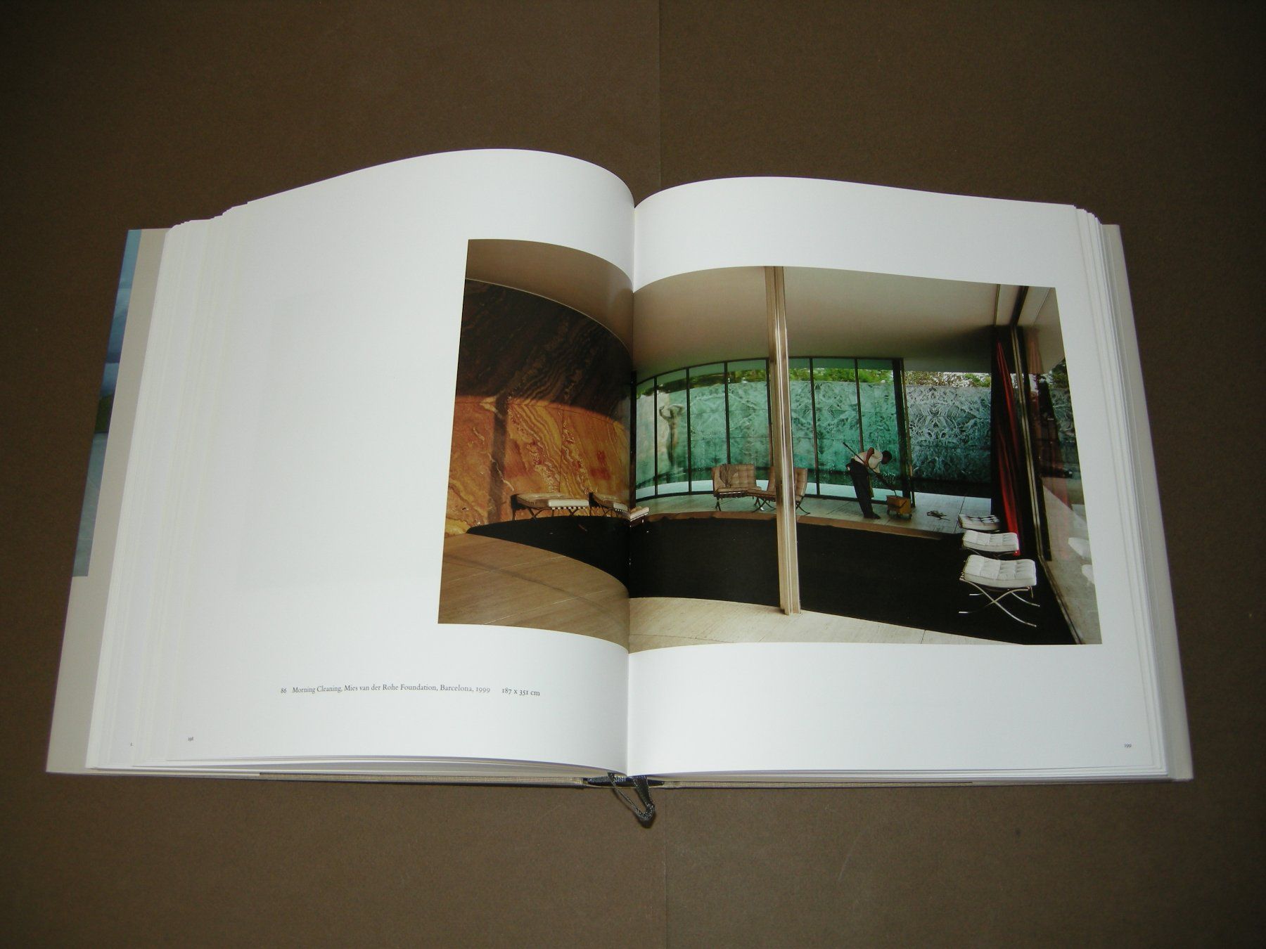 Bücher: Jeff Wall - Catalogue Raisonné 1978 - 2004 / Rares Buch – Gebraucht aus Aarau von Pearlz 4