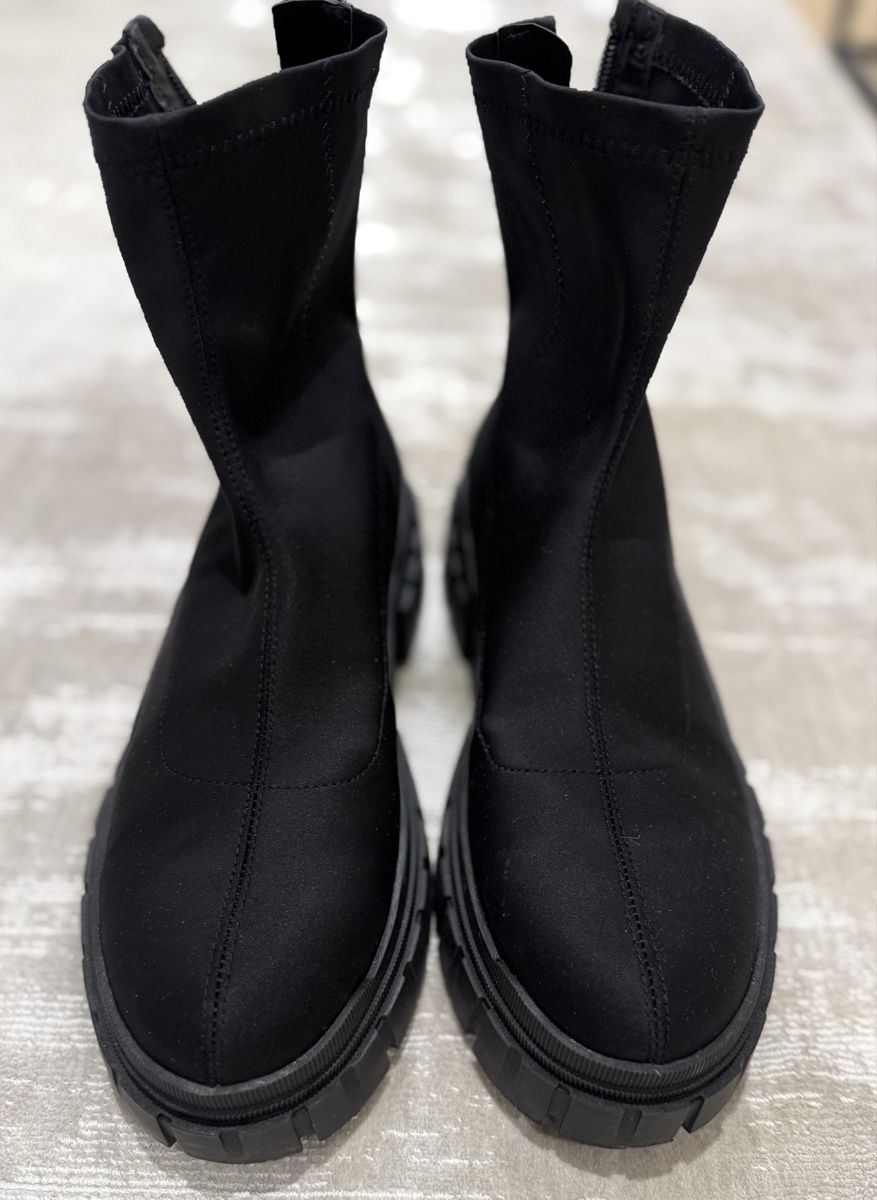 Scarpe da donna: Schwarze Stiefeletten Gr. 40 – Usato da Oberrohrdorf venduto da SMZ00