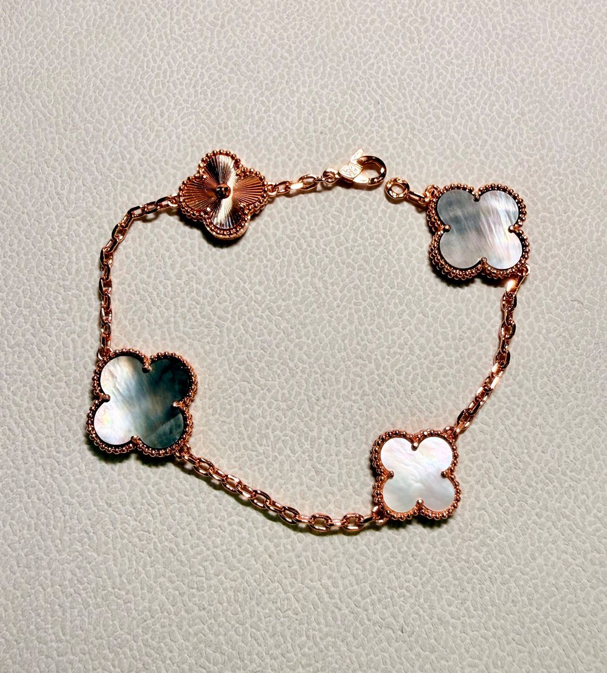 Armbänder & -reifen: Bracelet trèfle vert rose gold – Neu und originalverpackt aus St-Maurice von Sandrinette123