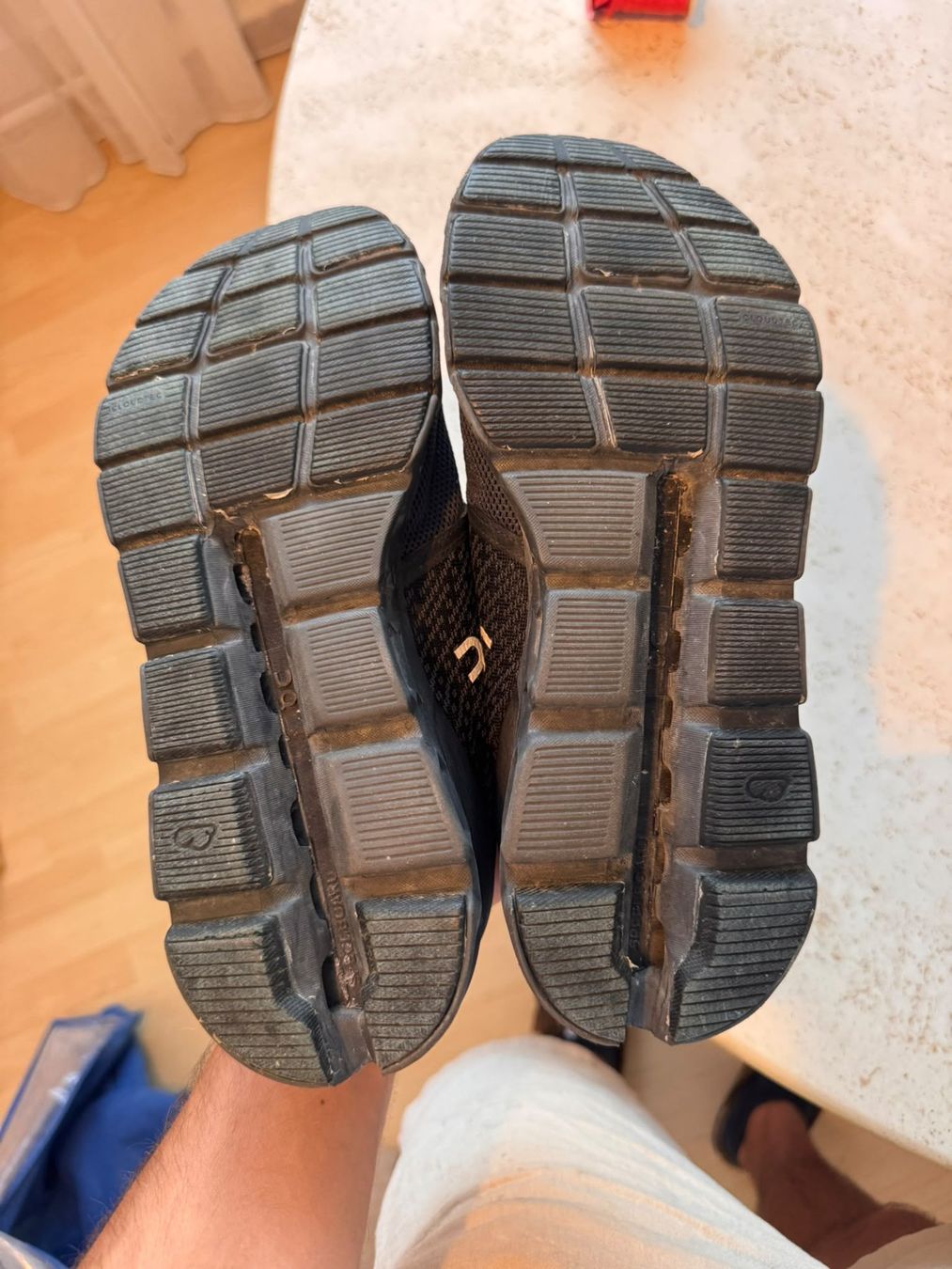 On Scarpe da uomo: On Cloud Schuhe – Usato da Zürich venduto da baeggus_shop 4