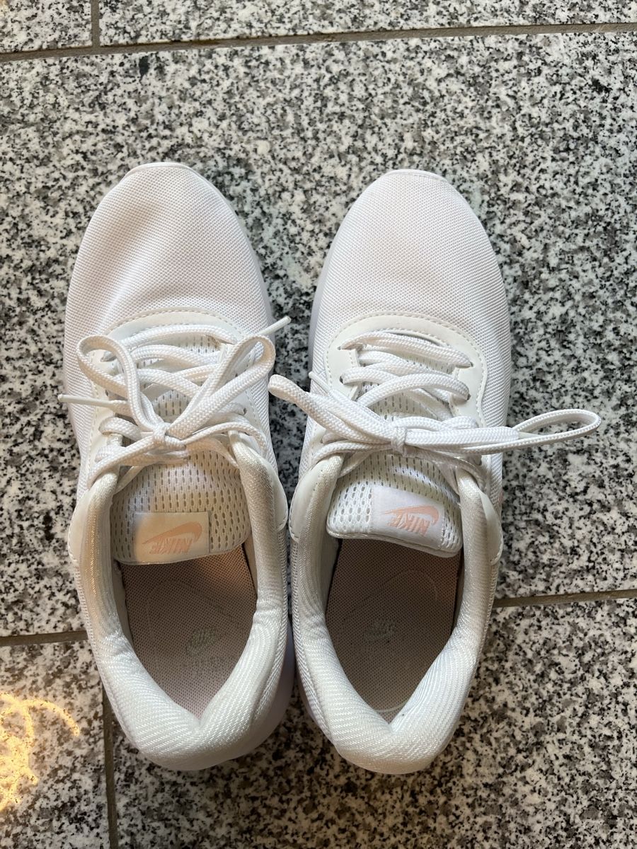 Nike Scarpe da donna: Nike Tanjun Sneakers Weiss – Usato da Densbüren venduto da Powpow 4