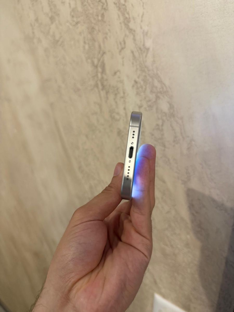 Apple Portables: Iphone 15 pro baterry 100% – Neuf (Voir description) à Chippis par mig_8ns6 3