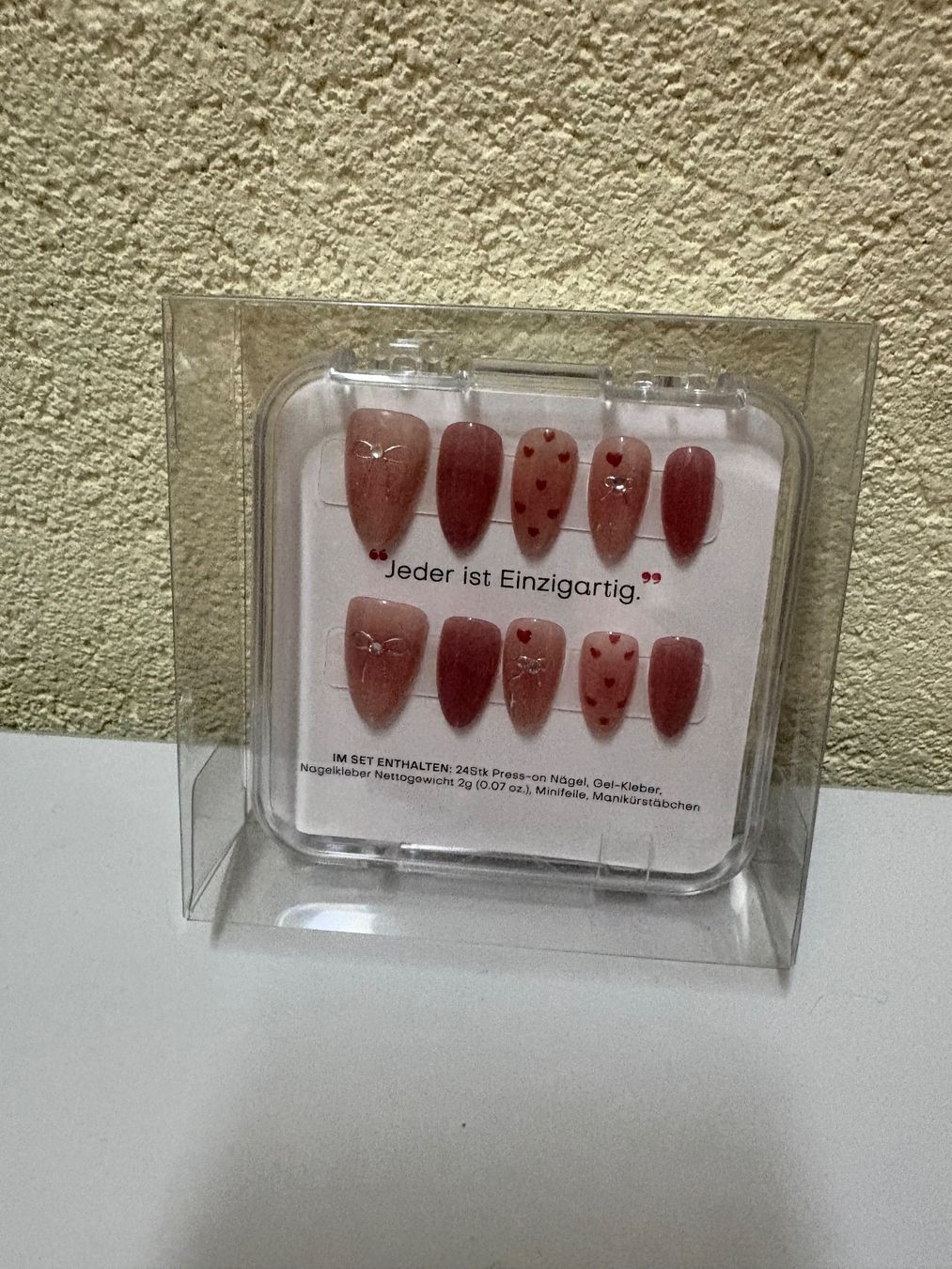 Ongles artificiels: Nails-Set Love – Neuf avec emballage d'origine à Basel par tif_m2h6
