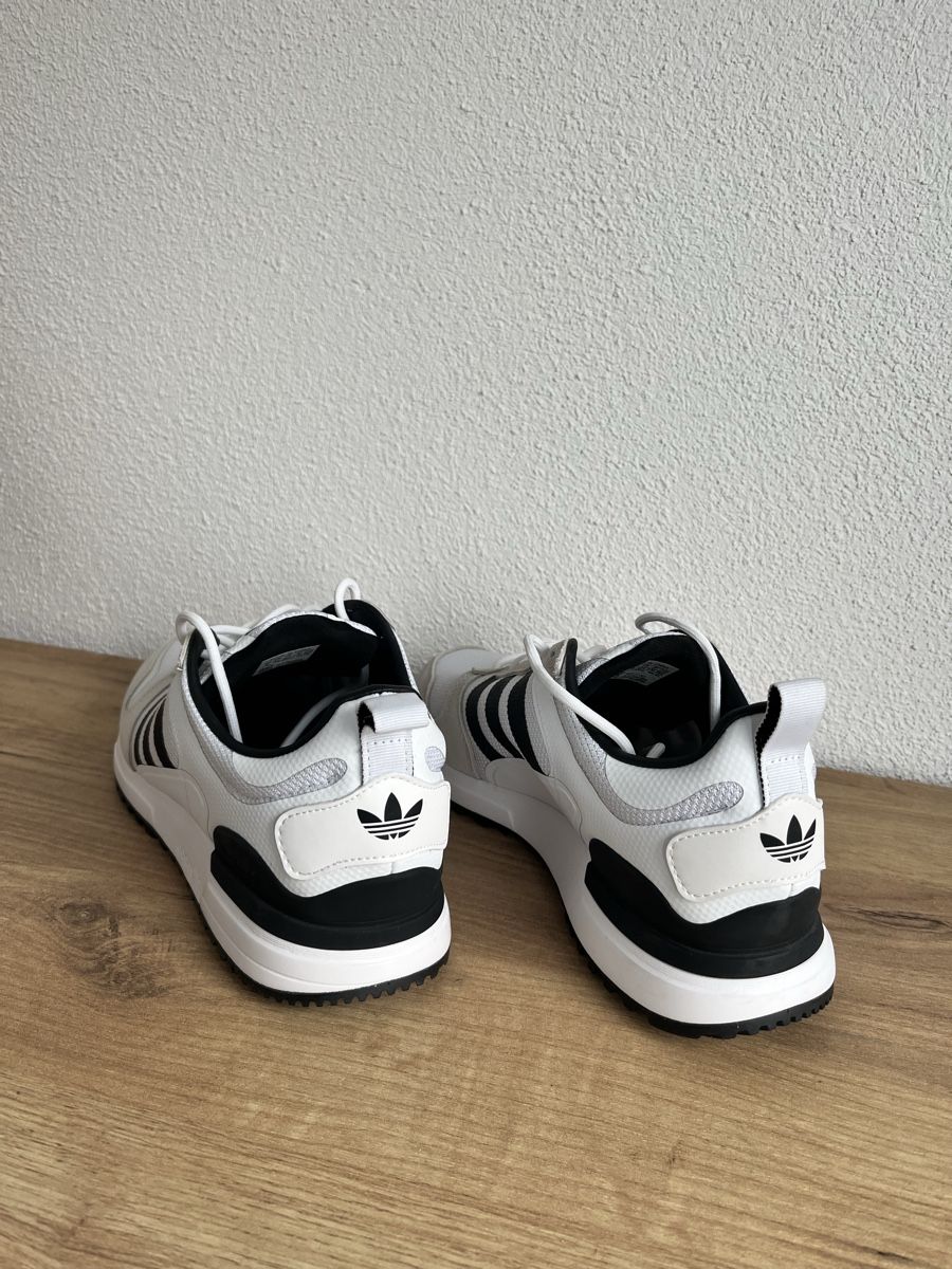 Scarpe da uomo: Adidas Sneakers Grösse 42 2/3 – Usato da Menznau venduto da MEGE88 1