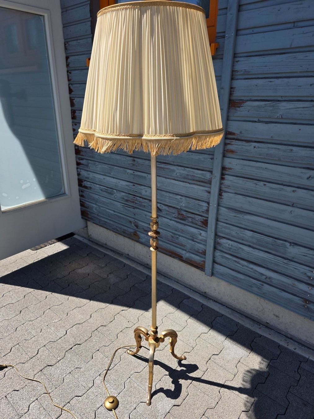 Lampade: robuste Metall Ständerlampe Leuchte Schirm Stehlampe Lampe – Usato da Walterswil BE venduto da Lonitti