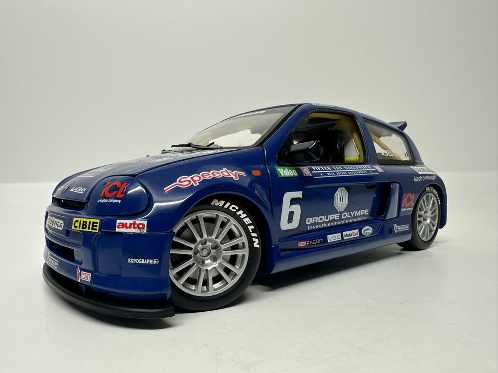 Miniature Renault Clio Sport V6 Chromée Universal Hobbies 1:43 - Occasion - Modèle 1998 Démontable