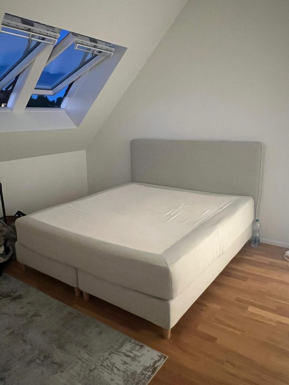 Ikea Betten: IKEA DUNVIK Boxspringbett in Hellgrau mit gepolstertem Kopft – Gebraucht aus Zürich von sportstar3000 5