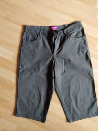 FERIEZYT leichte kurze Damenhose olivgrün 42 für 6.--Fr