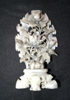 Schöne Specksteinfigur mit Rosenbouquet