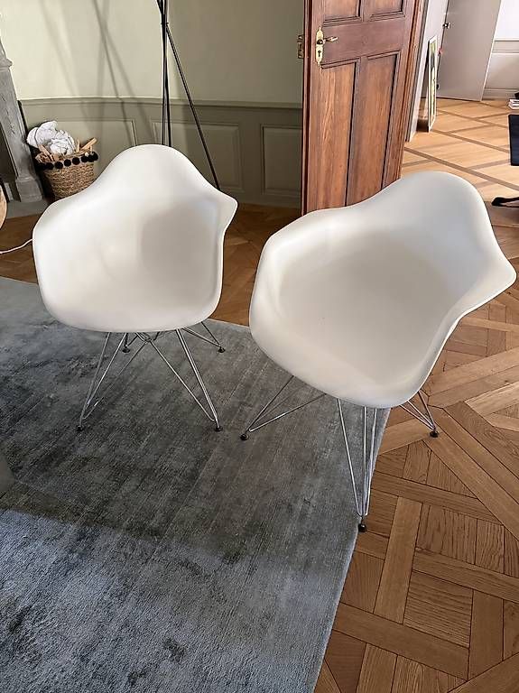 Stühle: Vitra Eames Plastic Armchair RE DAR Stuhl weiss – Gebraucht aus Bern von Martin7299
