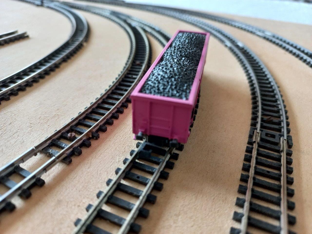 Roco Modellini di ferrovie: Roco Spur N Güterwagen Eaos pink     intern 2 – Usato da Pfäffikon / ZH venduto da Pefkadett 3