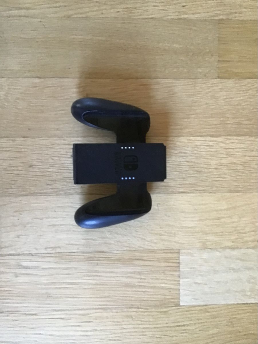 Nintendo Konsolen: Nintendo Switch mit controller und 10 spiele – Gebraucht aus St. Moritz von saraforsythe 6