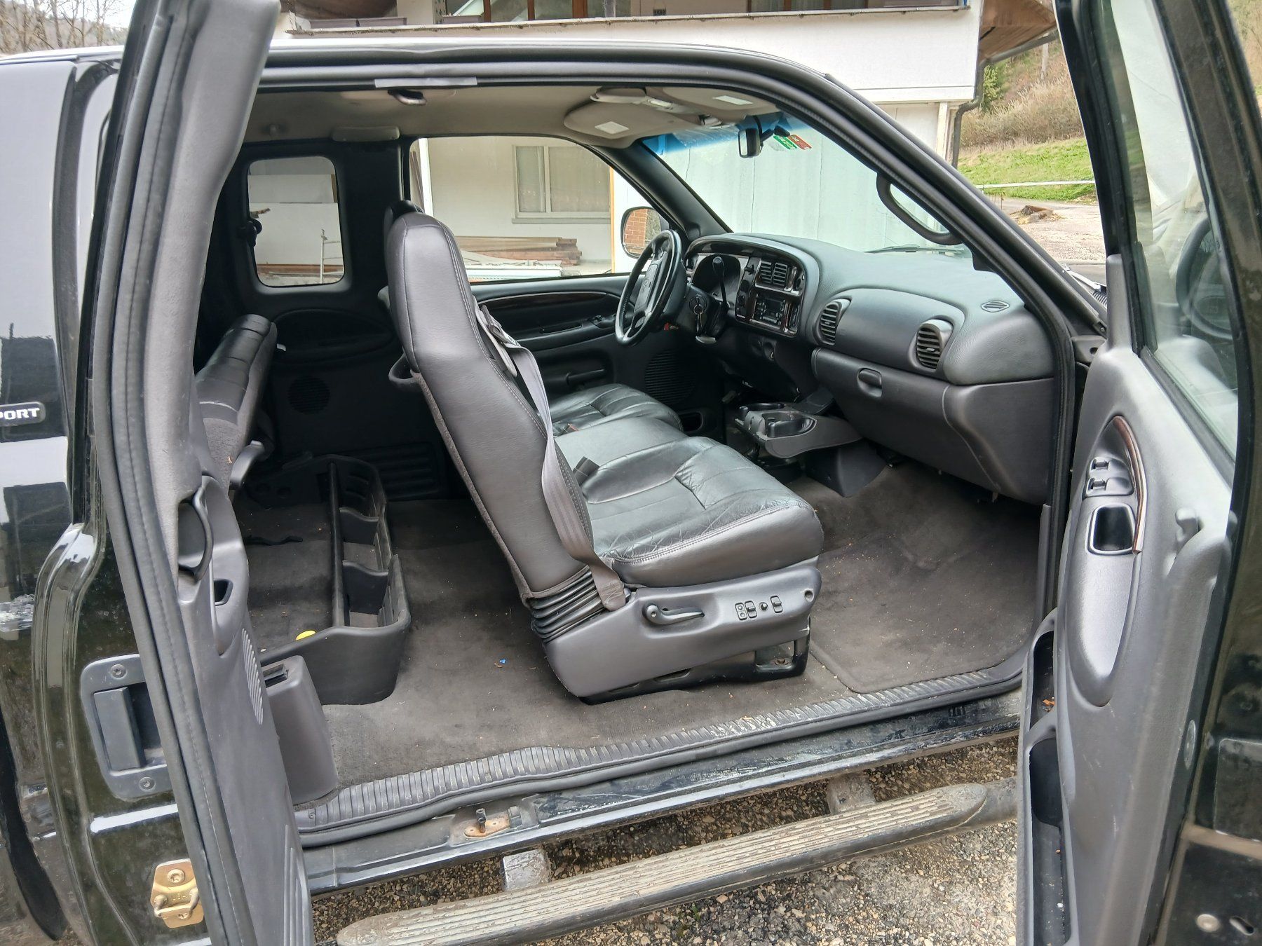 Dodge Autos: Dodge Ram 4x4, 5,9 l,  Unfallfahrzeug – D'occasion à Grellingen par zue_2fxh 5
