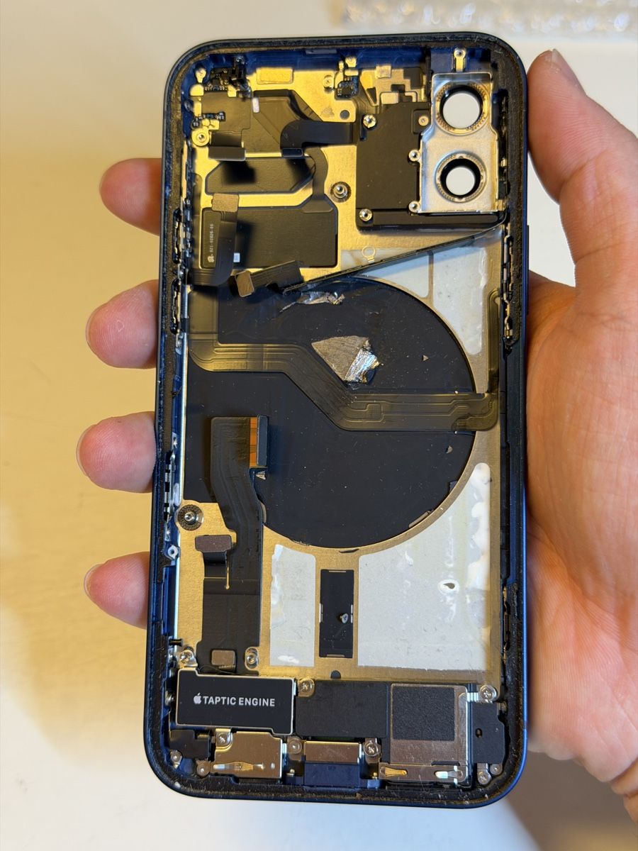 Apple Portables: iPhone 12 Gehäuse  – Défectueux à Chur par beverlyone