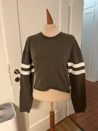 Olivgrüner sportlicher cropped Pullover Grösse 34
