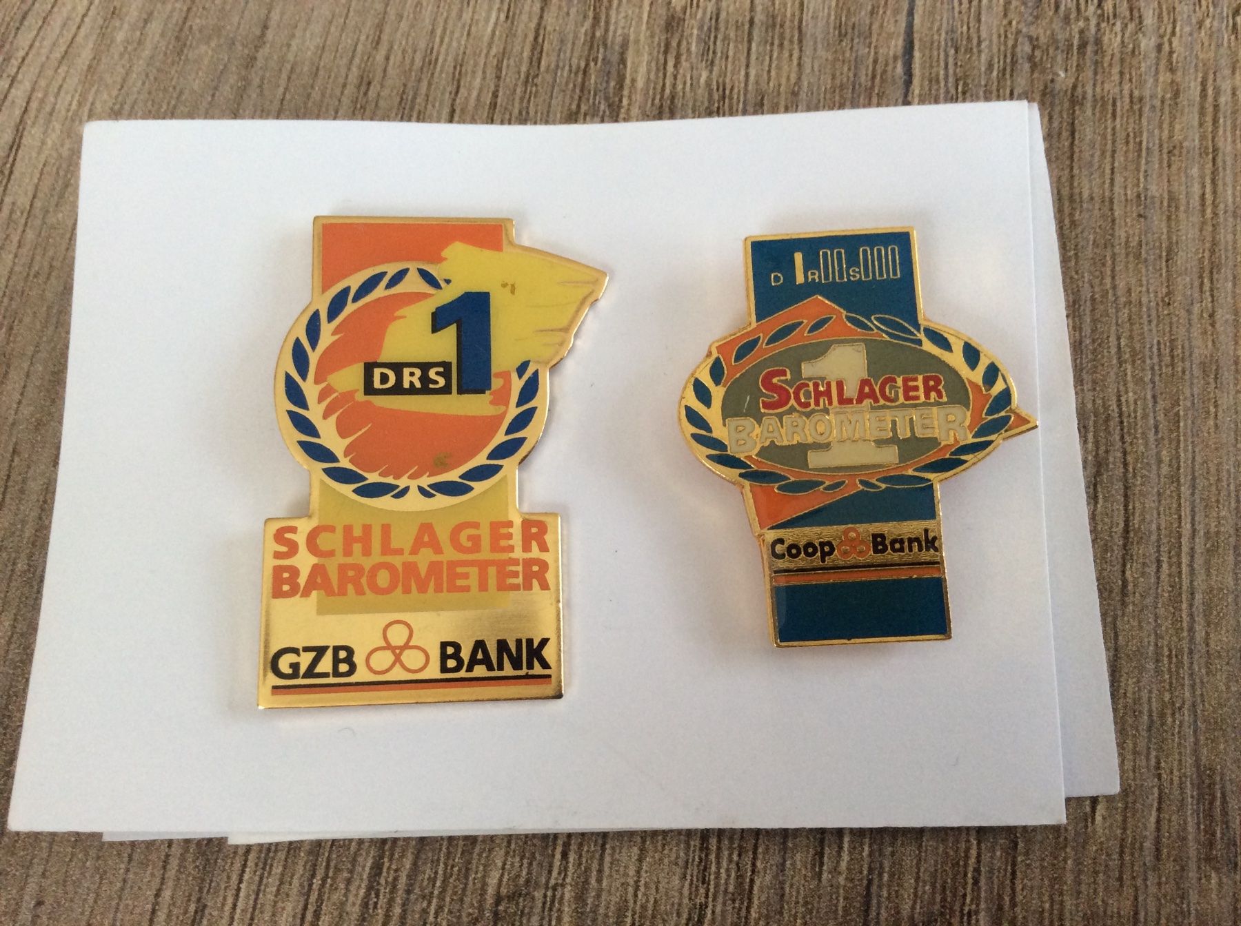 Placchette & Badge: 2 Pins - Schlagerbarometer – Usato da Triesen / Liechtenstein venduto da Edgardo55