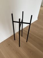 Pflanzenständer aus Metall, schwarz