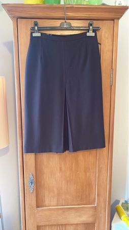 Dunkelbrauner schicker Business-Rock Gr. 38 mit Kellerfalte