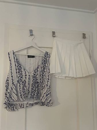 Faltenrock Weiss Grösse S neuwertig inklusive Bluse