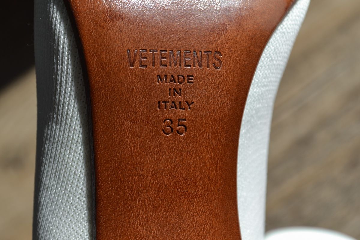 Scarpe da donna: VETEMENTS Sock-Boots mit Absatz Zigarette – Nuovo (secondo la descrizione) da Langnau am Albis venduto da Nataliehershlag 5