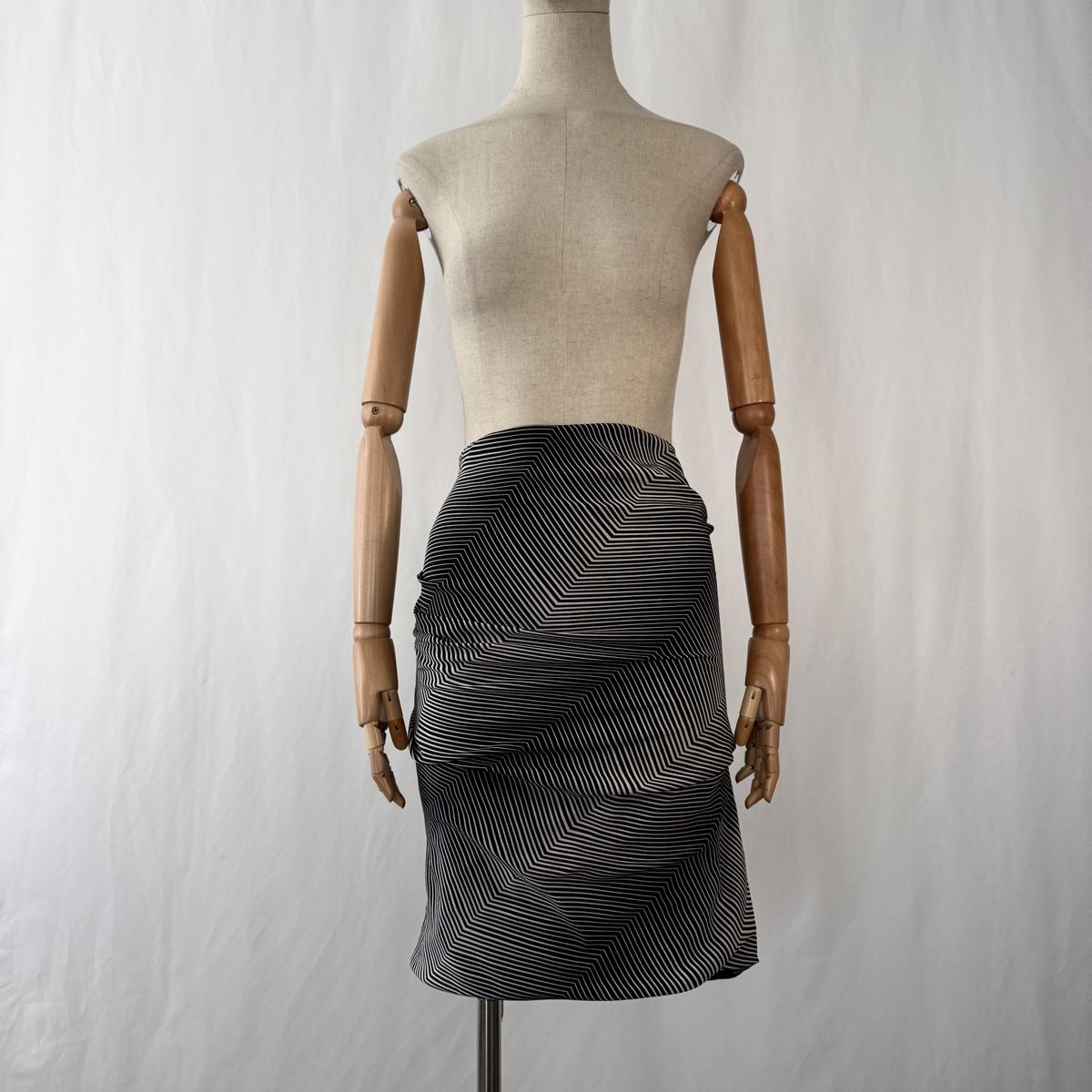 Akris Gonne: AKRIS Silk Skirt – Usato da Freienbach venduto da Avviivva_Shop 1