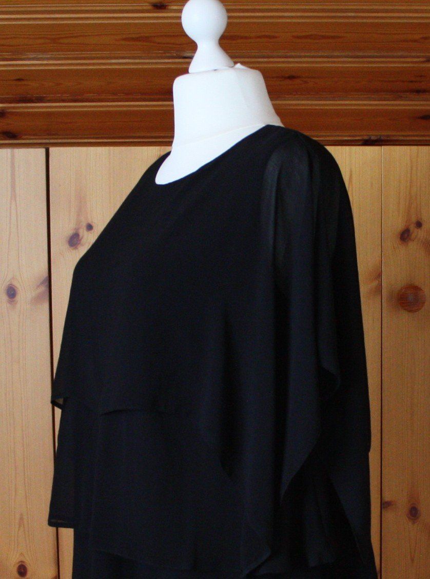 Camicette: Bluse Kurzarm C & A schwarz Gr. 44-46 – Usato da Flüelen venduto da Diversicum-Curvy 4