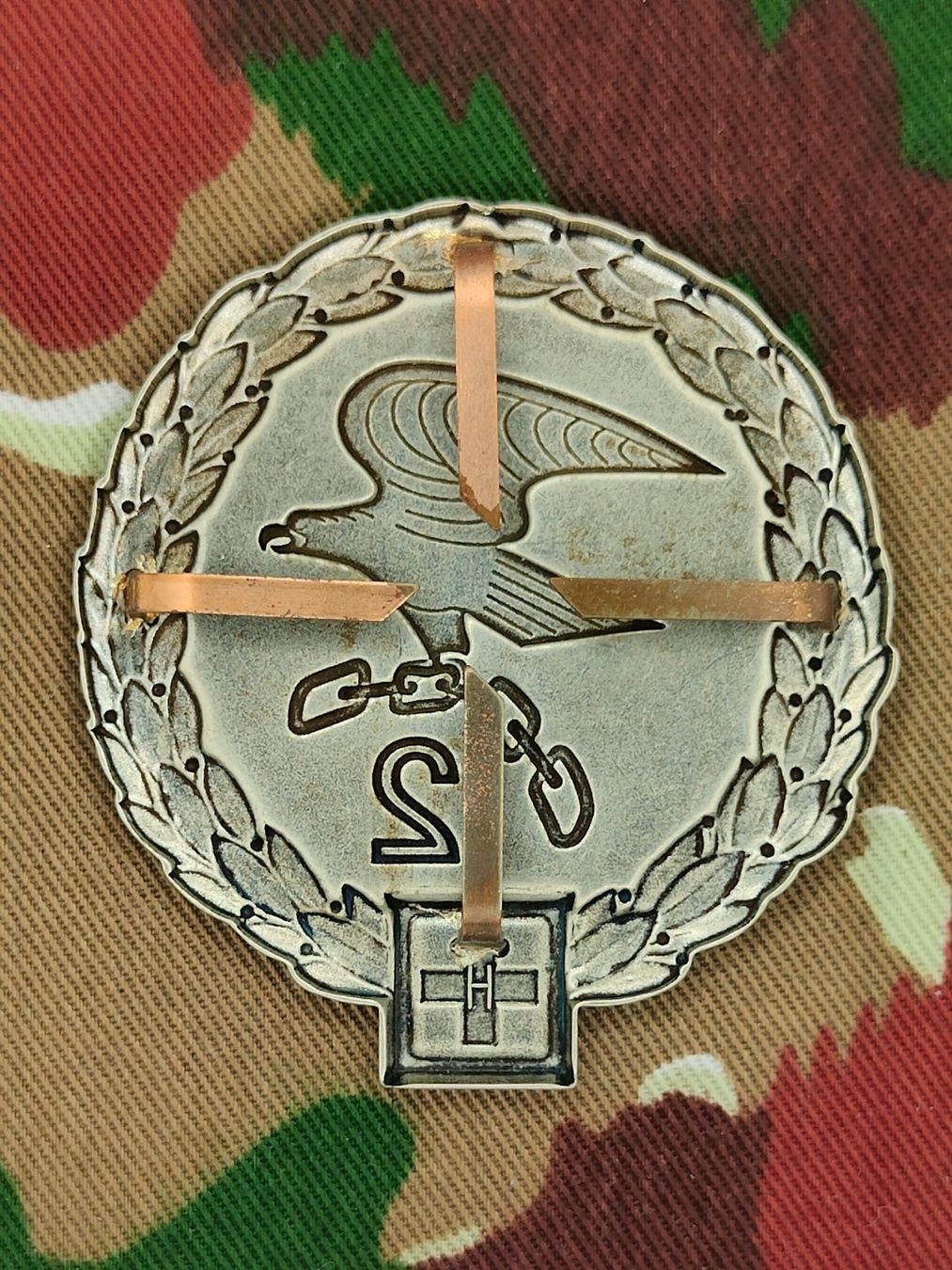 Schweizer Armee Plaketten & Abzeichen: Béretemblem Lehrverband Logistik 2, Variante 2 – Gebraucht aus Bauma von SwissMilitaria 1