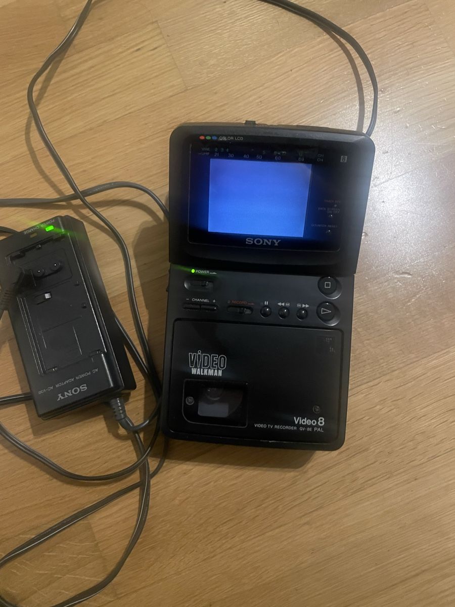 Sony Lecteur media portable: Sony GV-8E Video 8 Walkman – Défectueux à Zürich par beli_30 1