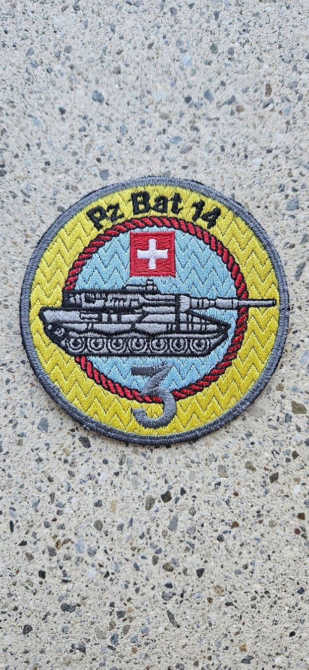 Schweizer Armee Plaketten & Abzeichen: *** Badge Rund Panzer 3 *** – Neu und originalverpackt aus Riedholz von fr_sIruP