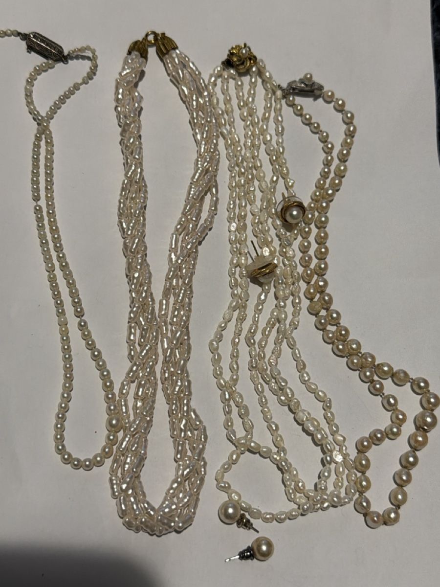 Catenine: 4 Colliers en Paille + 2 boucles d’oreilles  – Usato da Hittnau venduto da Pat_yl7f