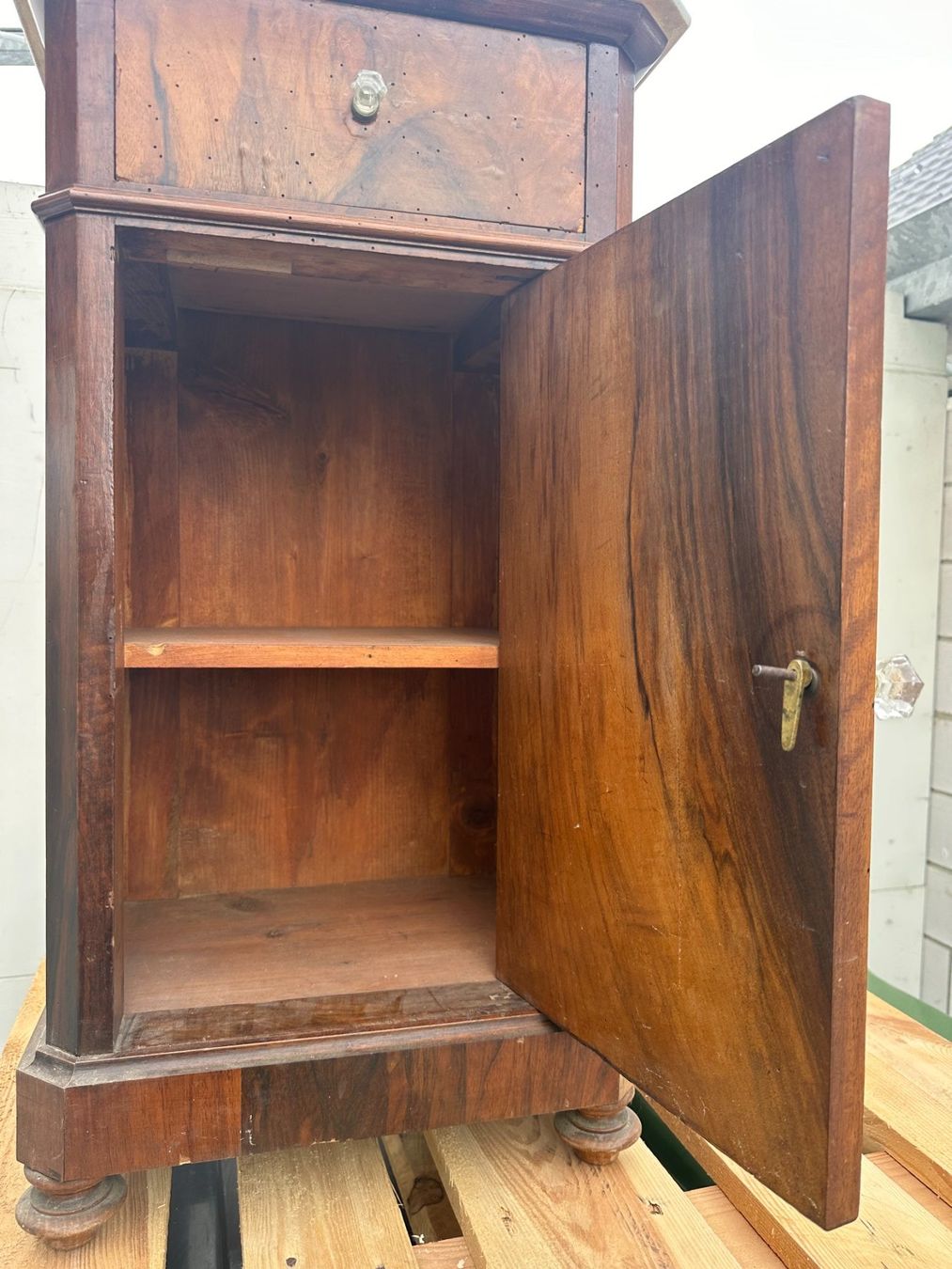 Comodini: Antiker Nachtschrank Nussbaum Marmorplatte – Usato da Hohenrain venduto da coolpix60 1