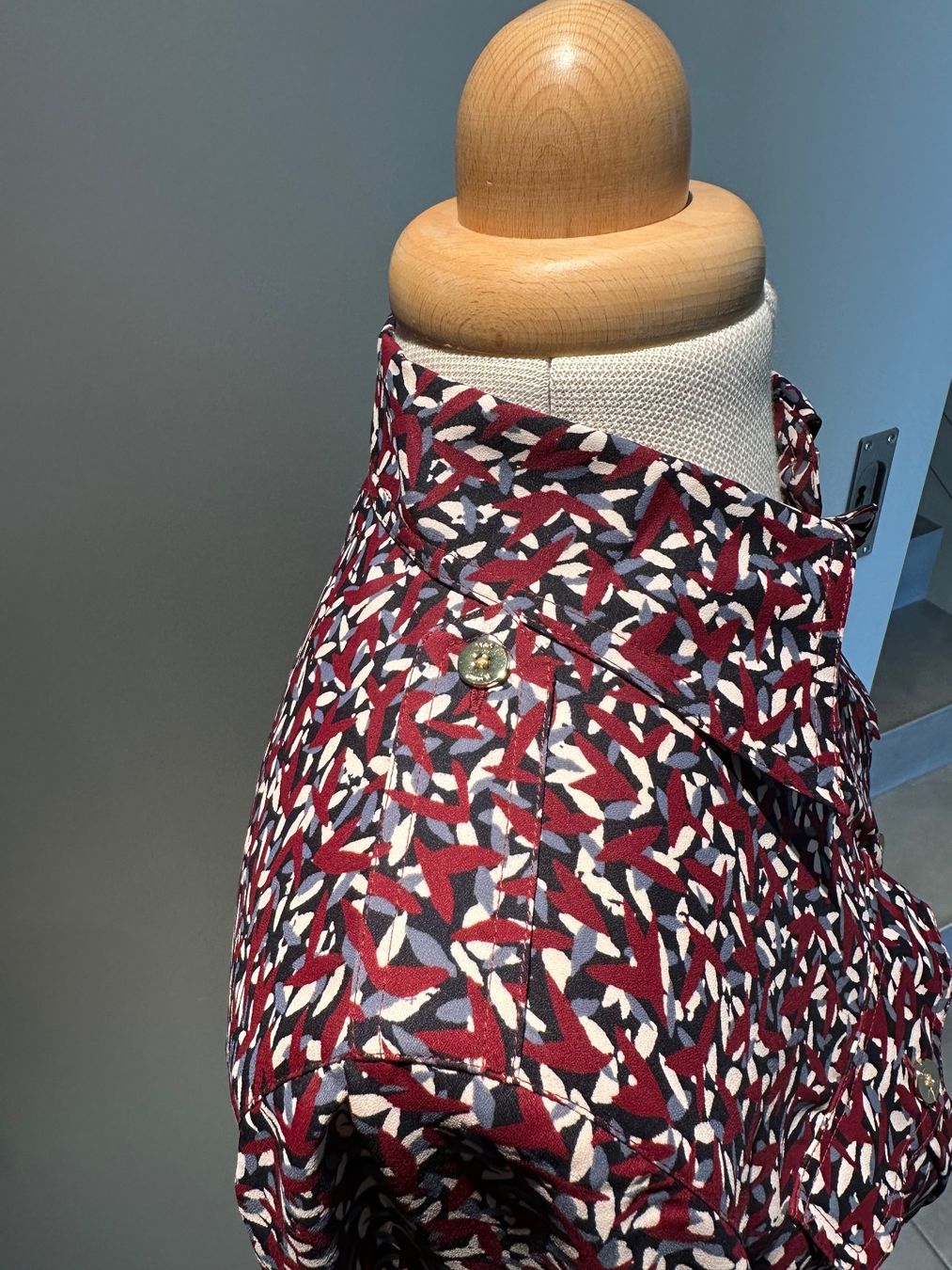 Tory Burch Camicette: Tory Burch Red Agate Confetti Blouse US 0 – Nuovo e nell'imballaggio originale da Trin venduto da kat_pmj8 1