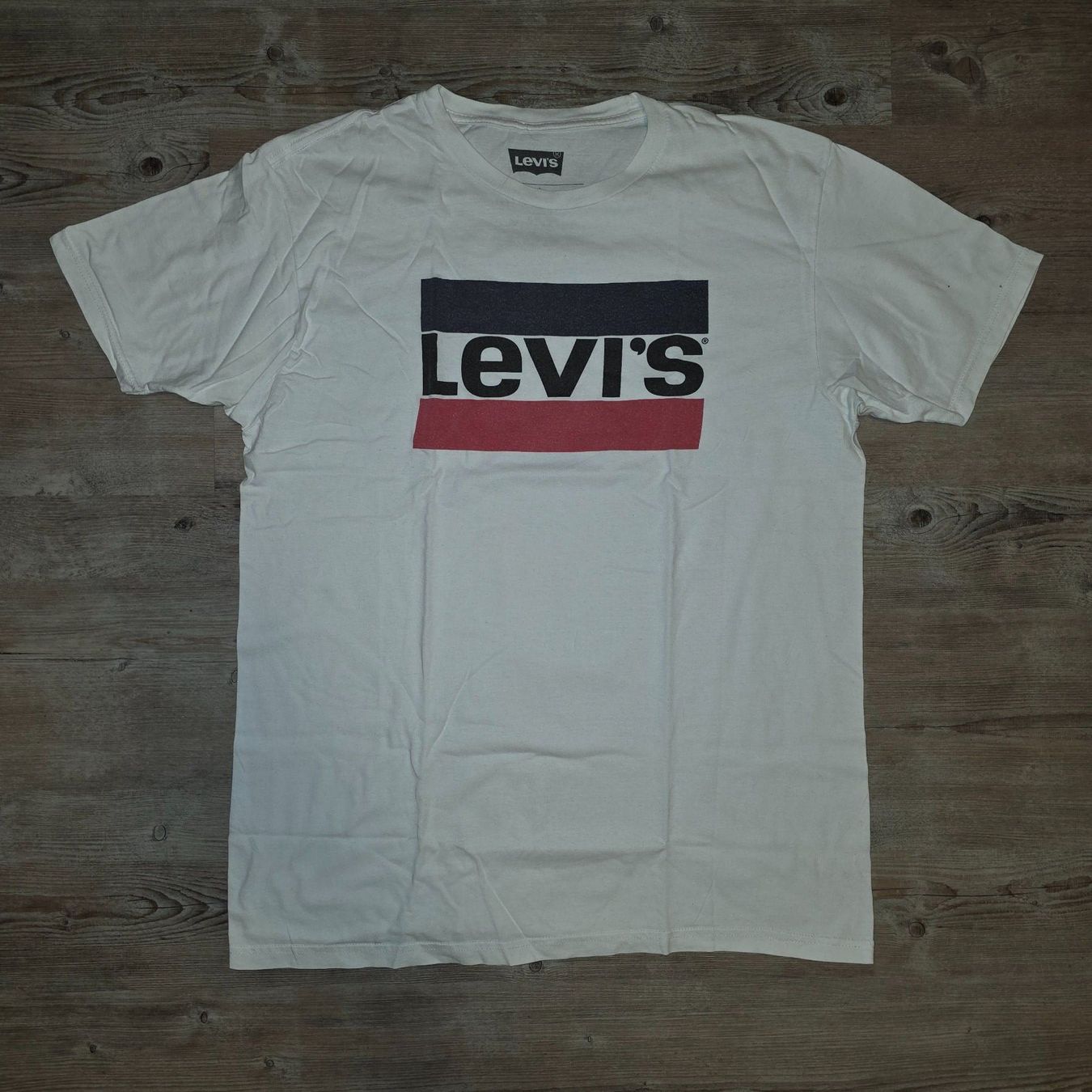 Levi's T-shirts: T-Shirt – D'occasion à Porrentruy par Nos_petites_affaires