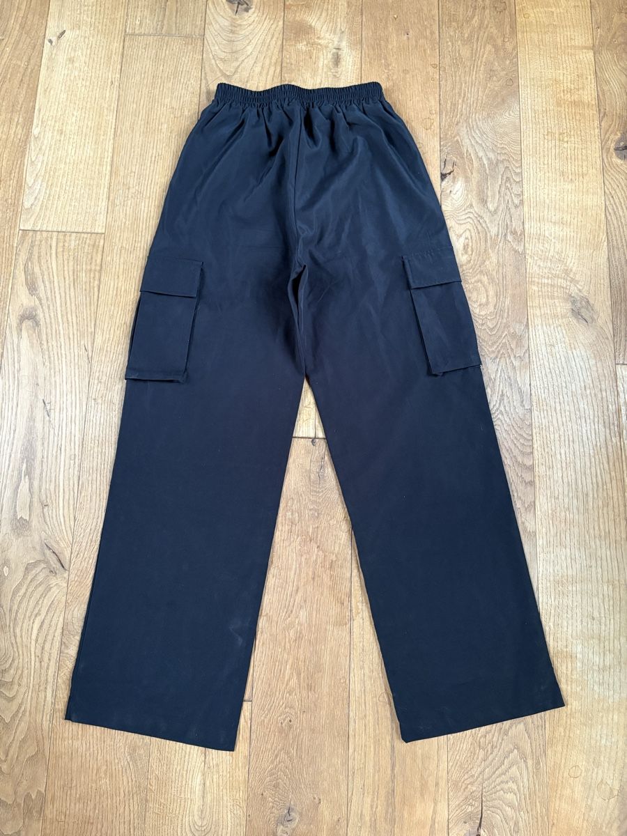 Shein Hosen: Schwarze Cargo Hose in Grösse S – Gebraucht aus Frauenfeld von lin_77m9 1