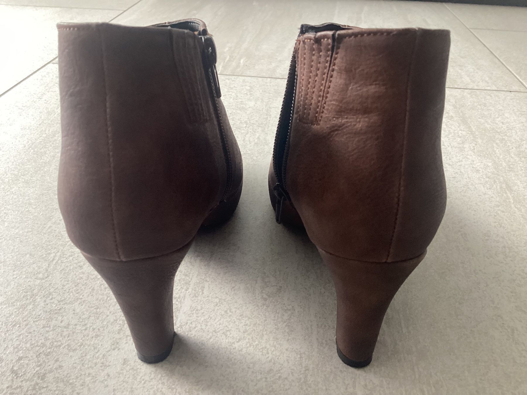 Scarpe da donna: Stiefeletten mit Plateauabsatz Gr. 37 / NEU – Nuovo (secondo la descrizione) da Riehen venduto da Bibo 2