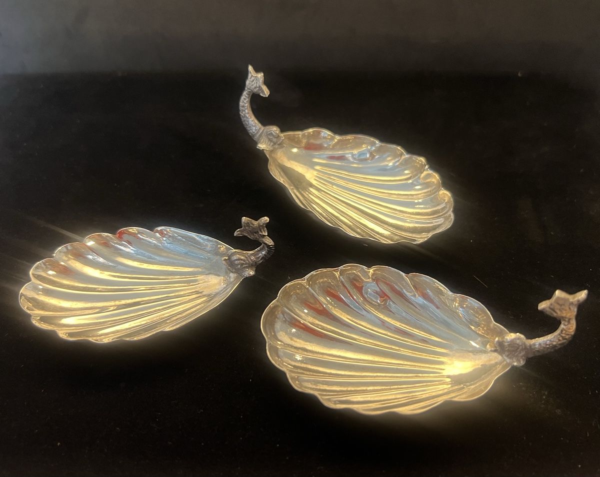 Tutte le decorazioni: 3 coupelles forme coquille Saint-Jacques anse poisson argent – Usato da Genève venduto da DELIRBEADS