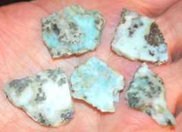 Mineralien Set L-4222 – 5 Stück Larimar Scheibe roh – 16 Gr.