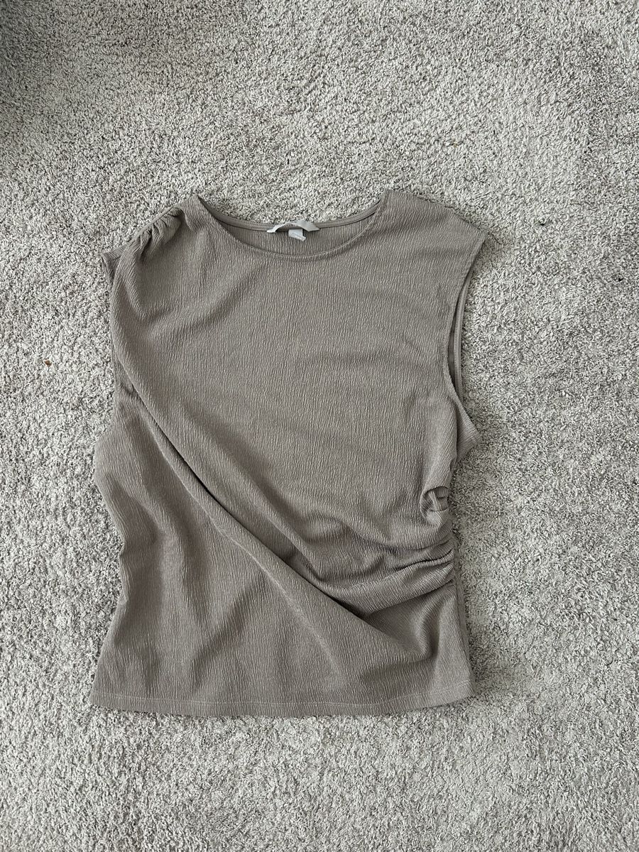H&M Top: H&M Top, Gr. M – Nuovo (secondo la descrizione) da Kloten venduto da lga_zy7n