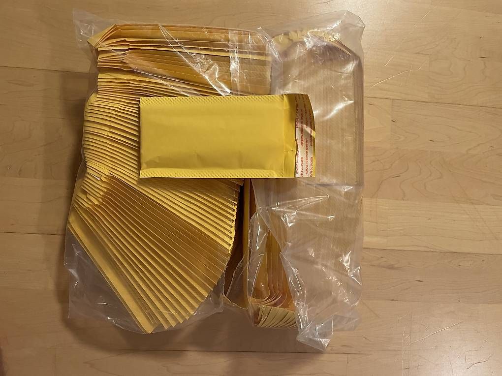 Buste & buste per spedizione: Polster-Brief / Bubble Mailers – Usato da Lommiswil venduto da Secretnik