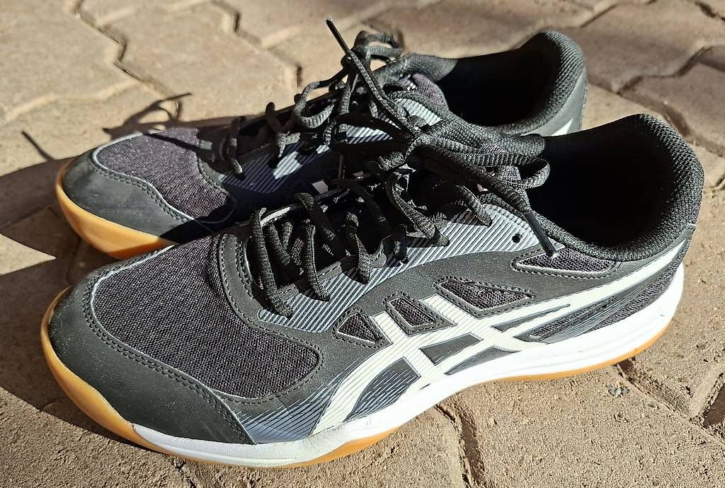 Herrenschuhe: Asics Gr. 46 neuwertig – Gebraucht aus Uetendorf von Ladouce