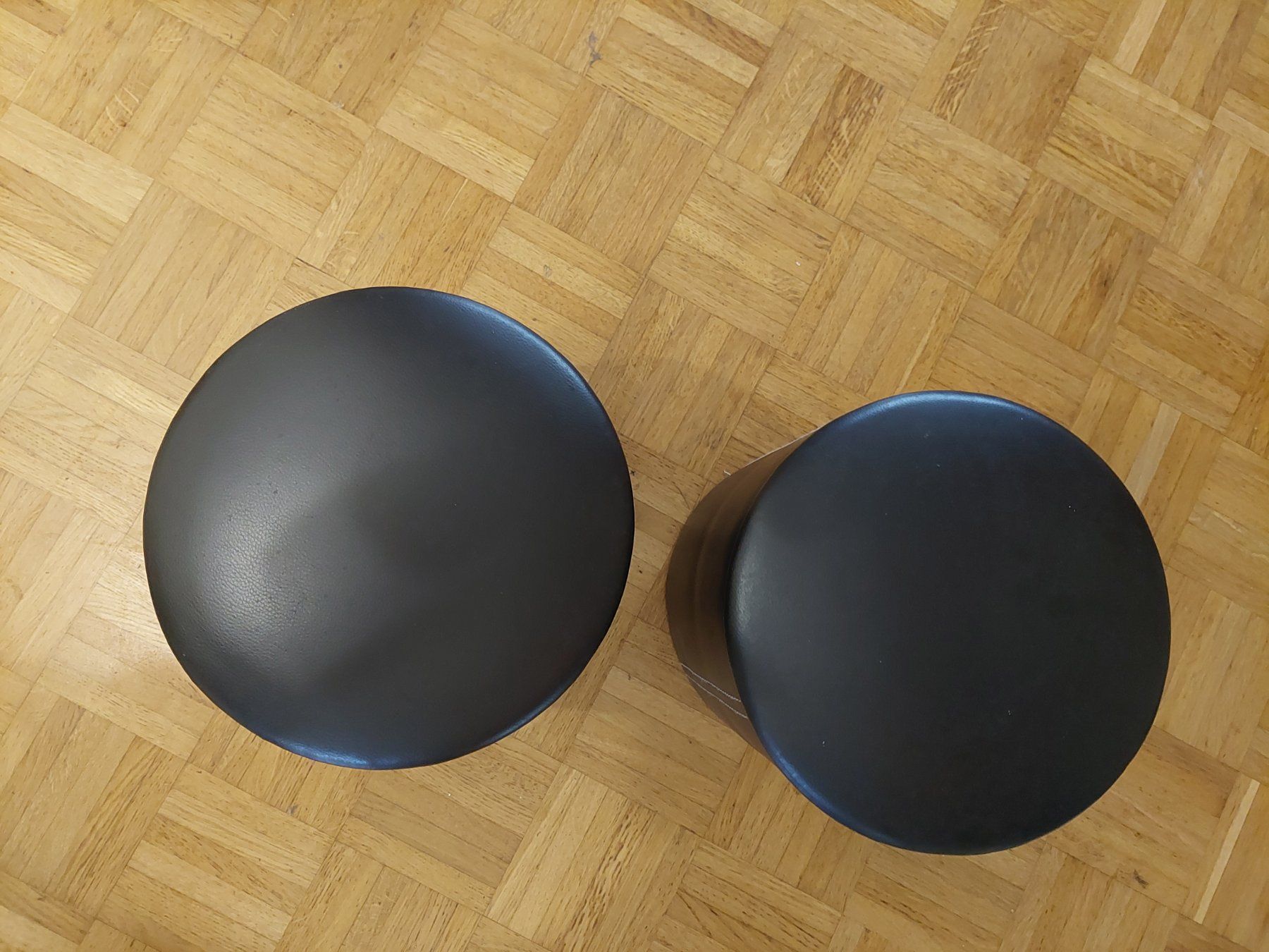 Sgabelli: 2 pouffe en cuir💥 – Usato da Muri b. Bern venduto da lilinounou 1