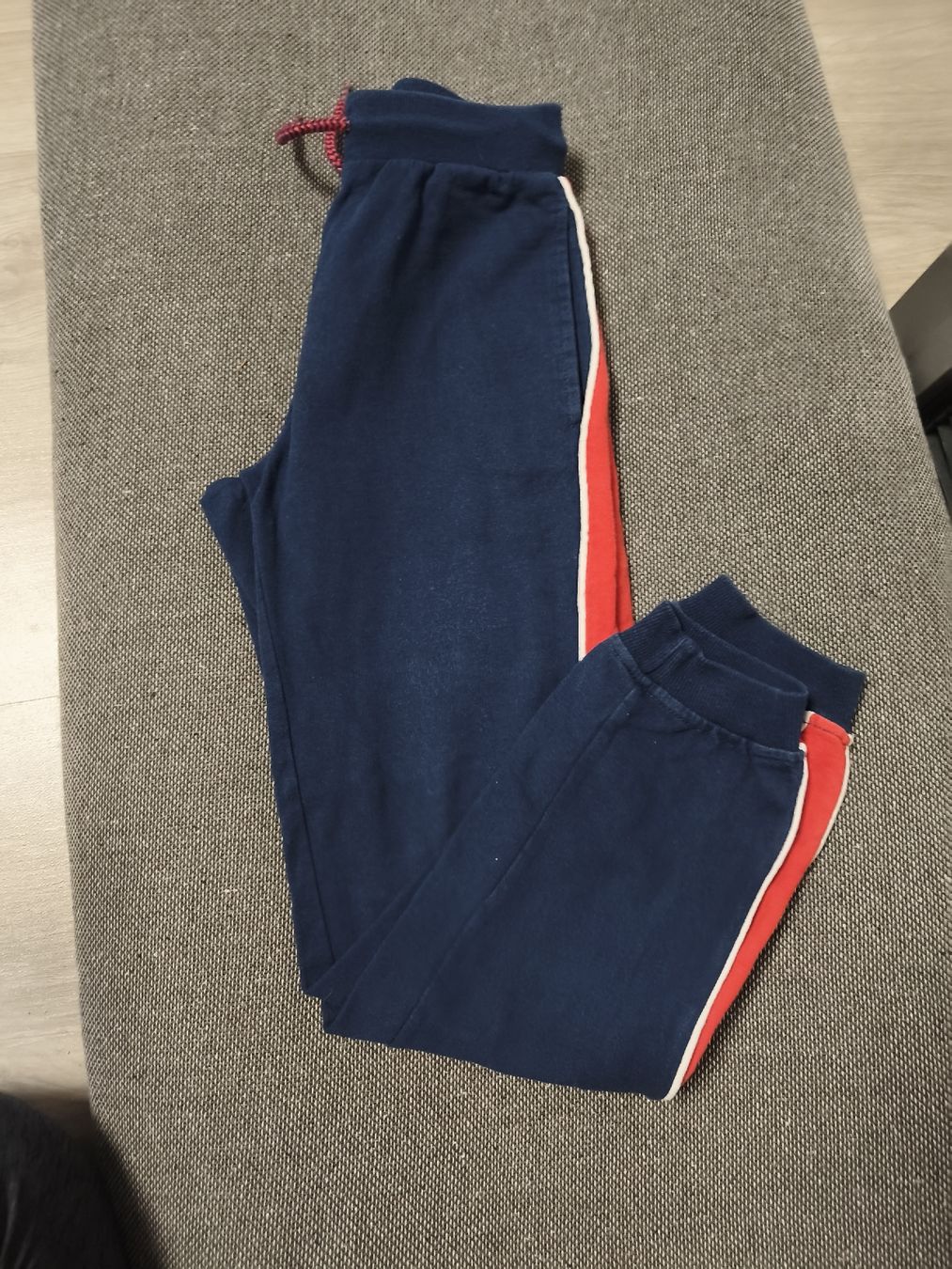 Ensembles coordonnés: Kinder Trainer Hose 134-140 – D'occasion à Tagelswangen par son_z88g 2