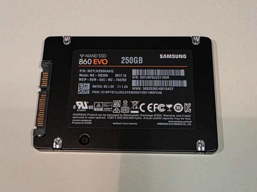 Samsung Dischi rigidi: Samsung 860 EVO, SSD, 250GB – Usato da Münsingen venduto da Shoppinghunter91