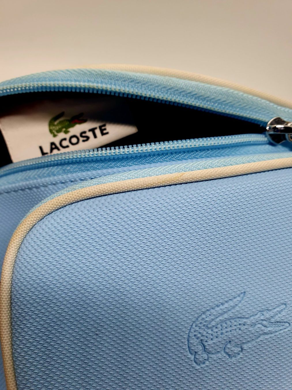 Lacoste Borse: LACOSTE BAUCHTASCHE HELLBLAU – Nuovo (secondo la descrizione) da St. Gallen venduto da CaliSunshine 2