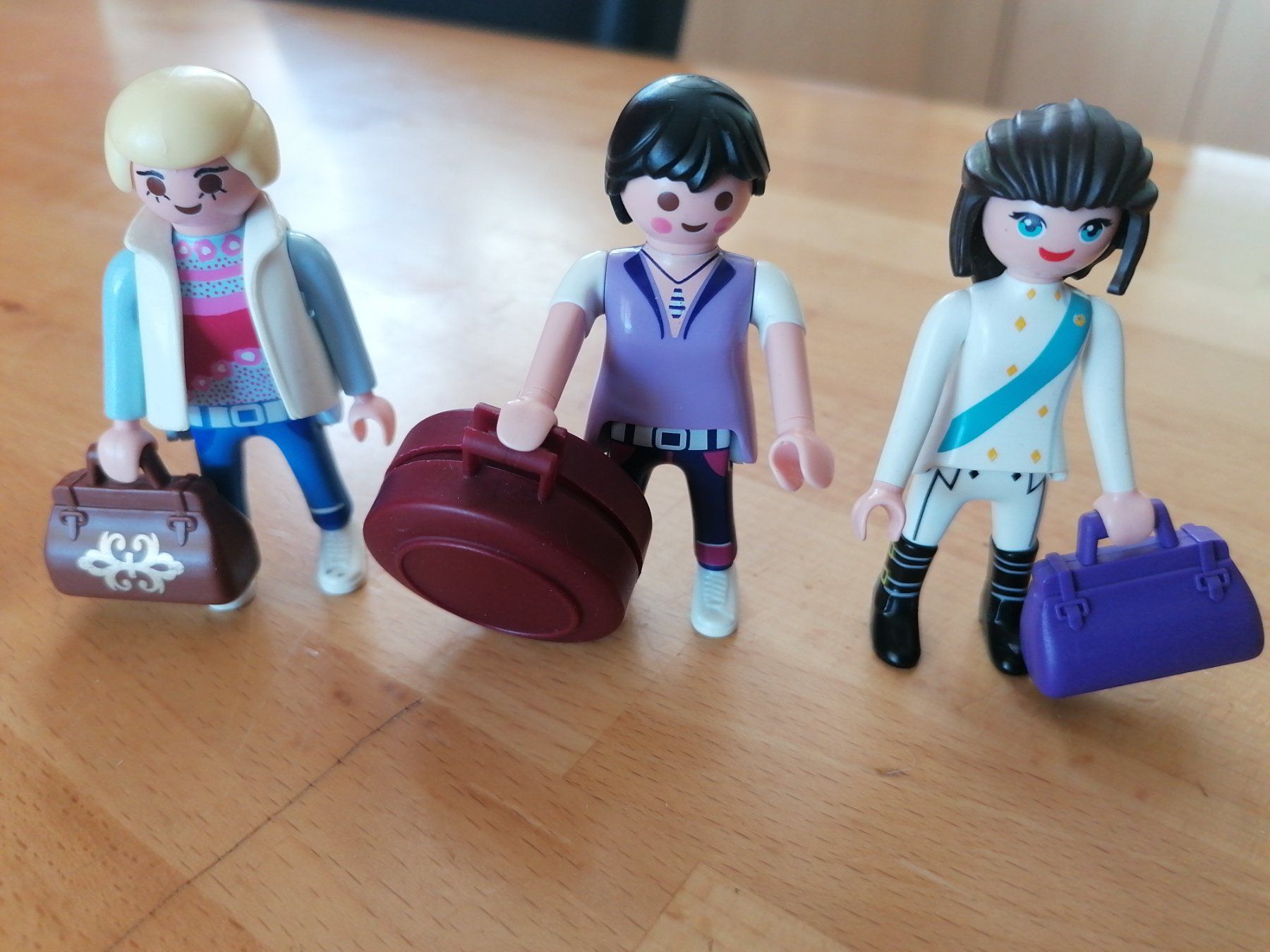 Playmobil Giocattoli: 6 Damen oder Mädchen mit Reisegepäck,    ganz und sauber – Nuovo (secondo la descrizione) da Pfäfers venduto da Padj 1