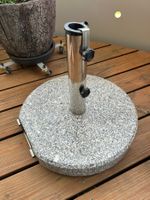 Sonnenschirmständer Granit Schwer mit Rollen für den Sommer!