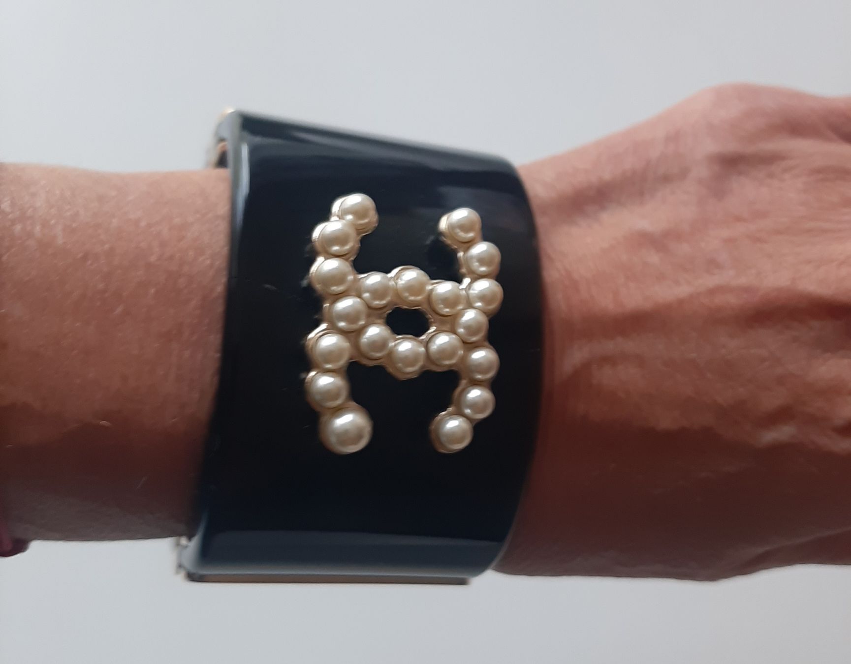 Chanel Bracciali & Braccialetti: Bracelet manchette Chanel logo CC – Usato da Chêne-Bourg venduto da chsandra34 1