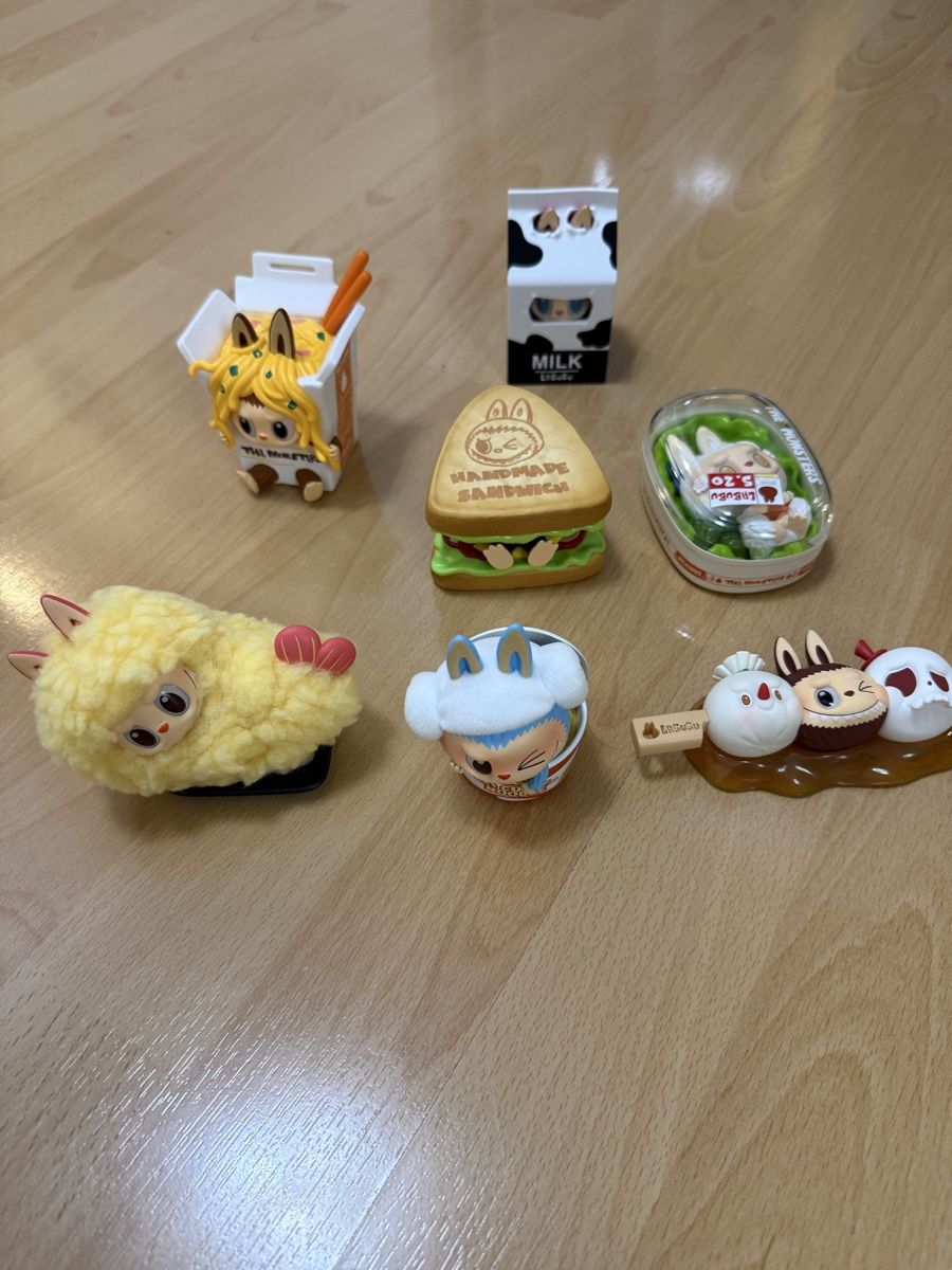 Labubu collection food (Neu (gemäss Beschreibung)) in Meyrin für CHF 25 ...